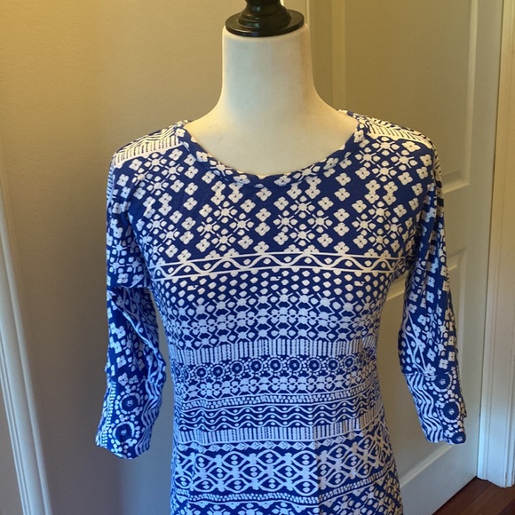 Vineyard Vines Batik Blue & White dress - size xs (fits like small) - Picture 2 of 5